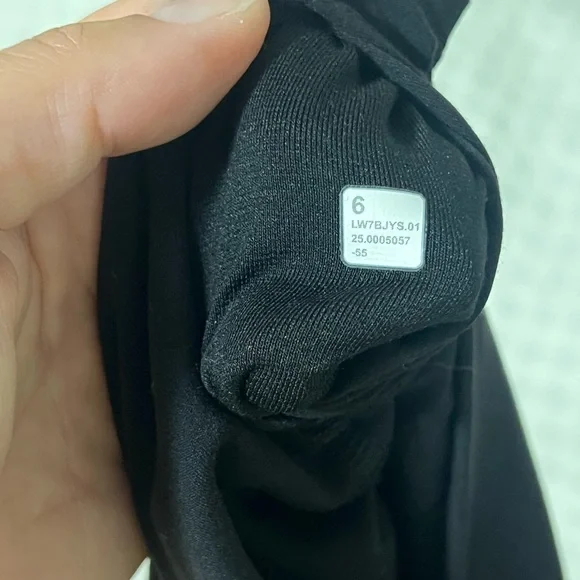 lululemon athletica Black align bike shorts size 6 4 in worn twice! - Picture 4 of 4